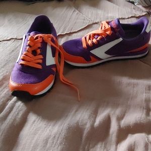 Brooks 8 Women's purple and orange tennis shoes